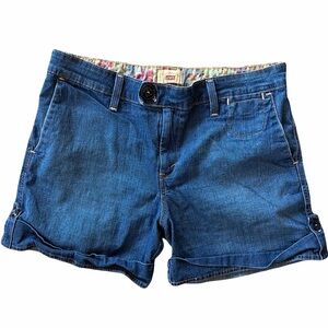 Vintage Y2K Levi's Women's Blue Denim Roll-Cuff Shorts